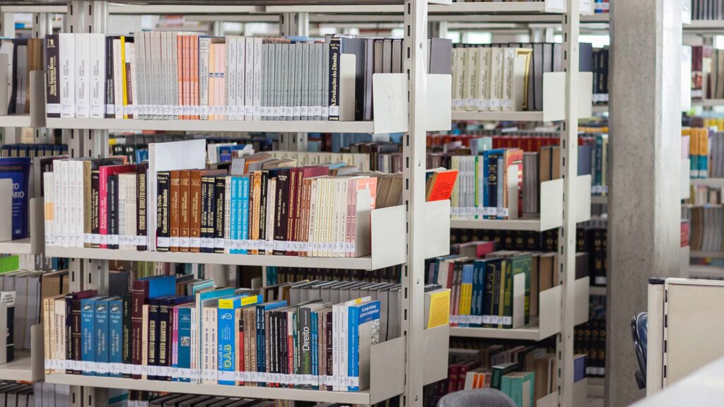 biblioteca-faculdade-campos-salles
